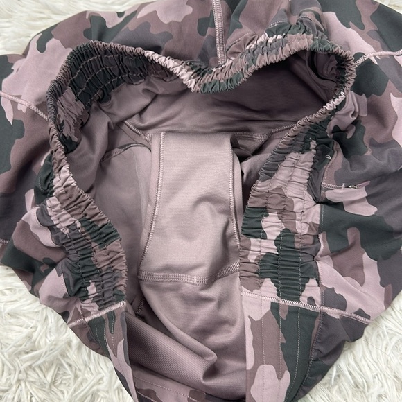 Lululemon Hotty Hot High-Rise Lined Short 2.5" Heritage 365 Camo Misty Mauve - Picture 3 of 5